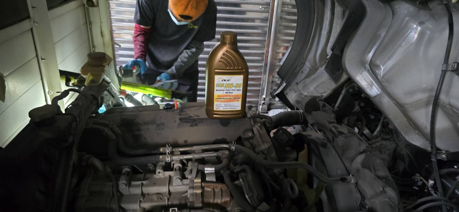 高雄銘盛汽車電機潘老闆幫客戶2018 三菱Canter 3.0T更換DLE 5W-50 24H GT3 PRO機油