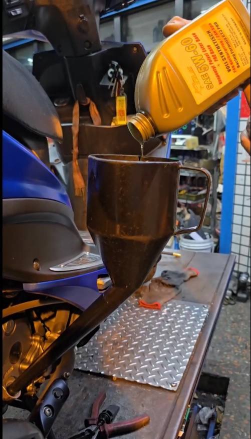 台中林先生的光陽機車RACING KING 180CC更換新DLE 5W-60 24H GT3 PRO機油