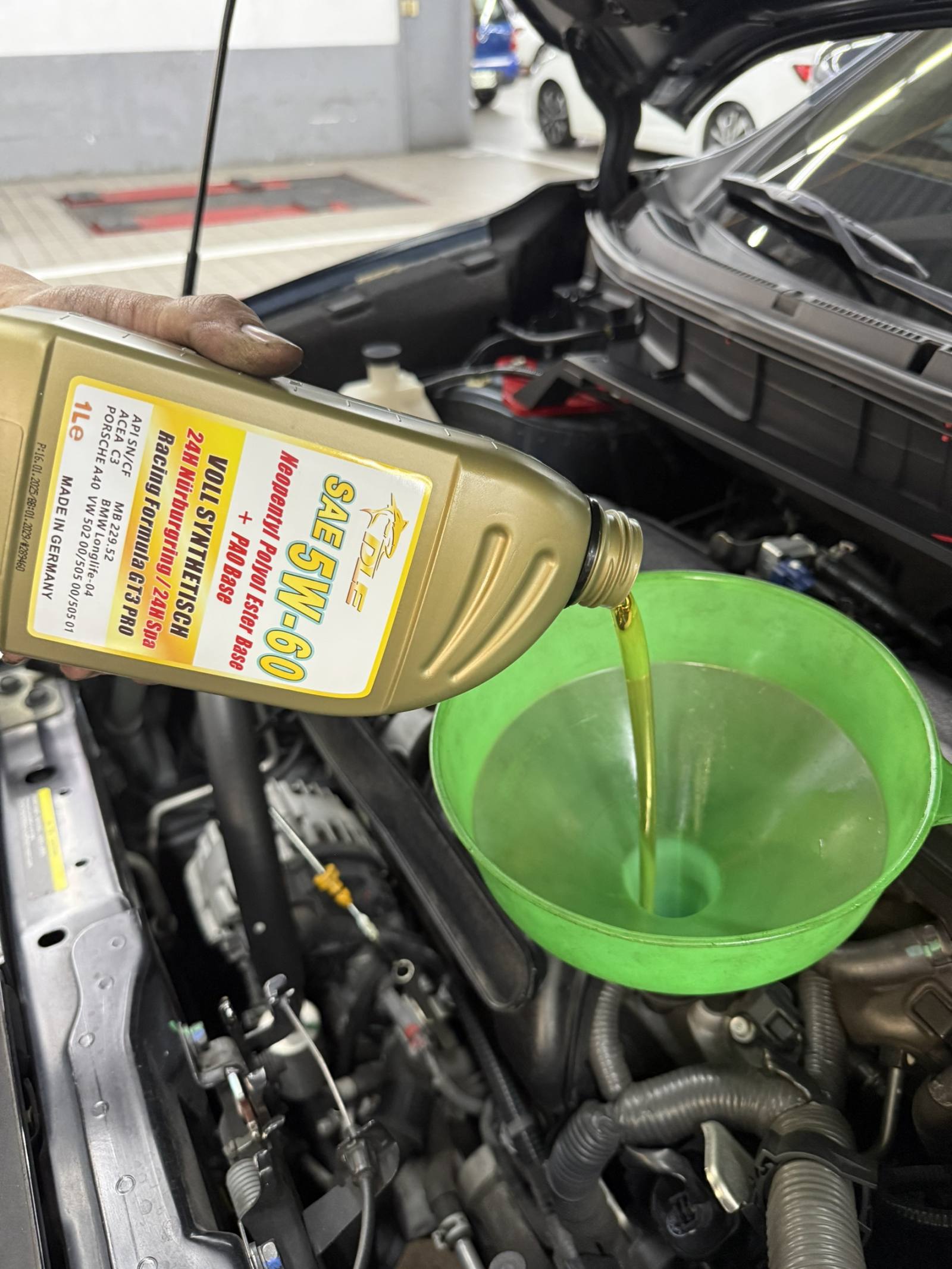 桃園陳先生的X-trail 2016更換DLE 5W-60 24H GT3 PRO機油