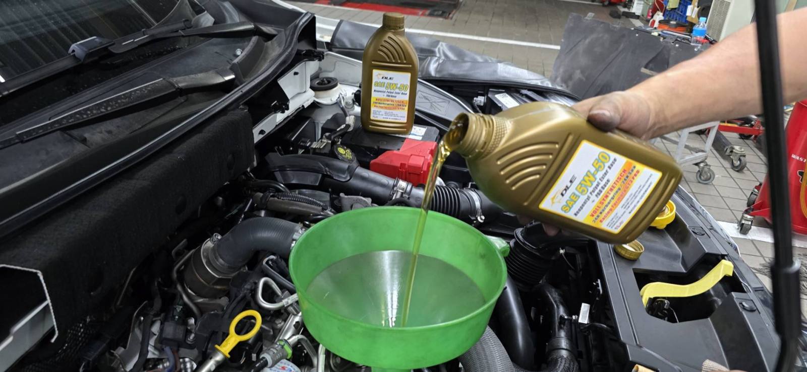 高雄大昌汽車客戶的Nissan Juke更換DLE 5W-50 24H GT3 PRO機油