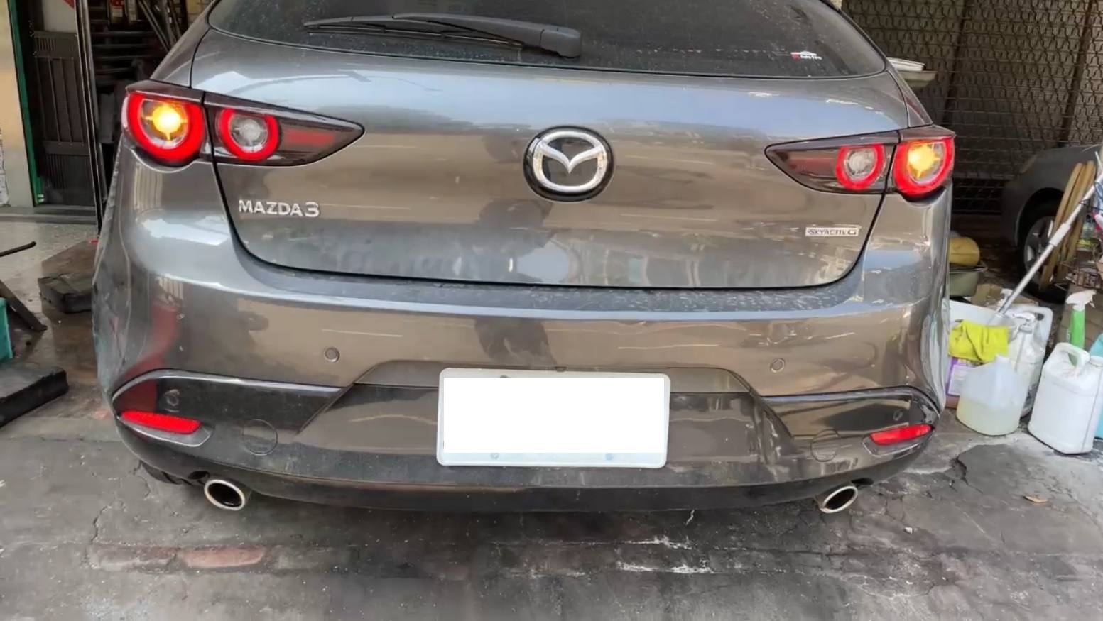 高雄銘盛汽車電機潘老闆幫客戶的MAZDA3更換DLE 5W-50 24H GT3 PRO機油