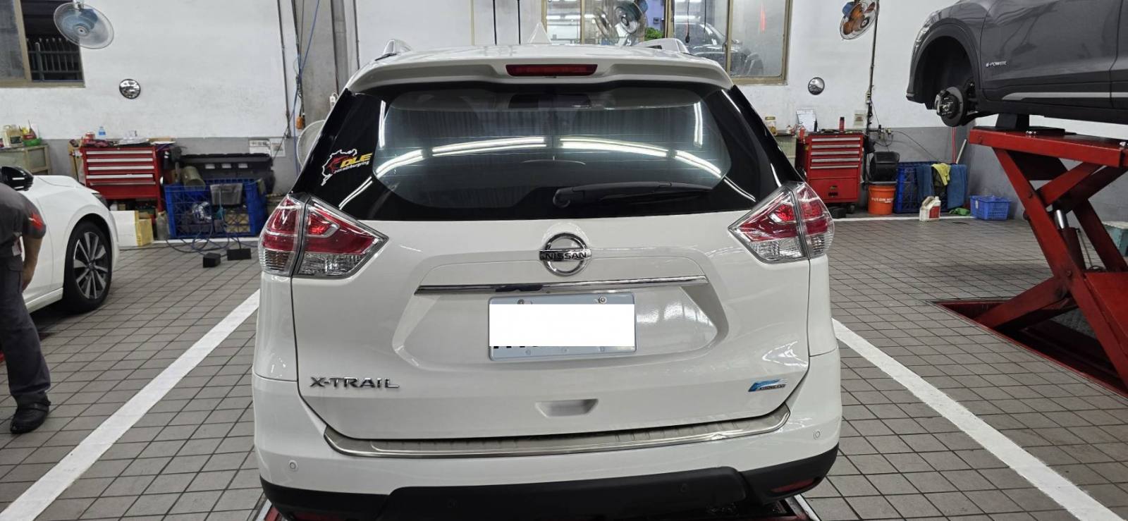 高雄陳小姐的2018 Nissan X-Trail更換DLE 5W-60 24H GT3 PRO機油，IGAT G13水箱精，IGAT DOT5.1煞車油和火星塞