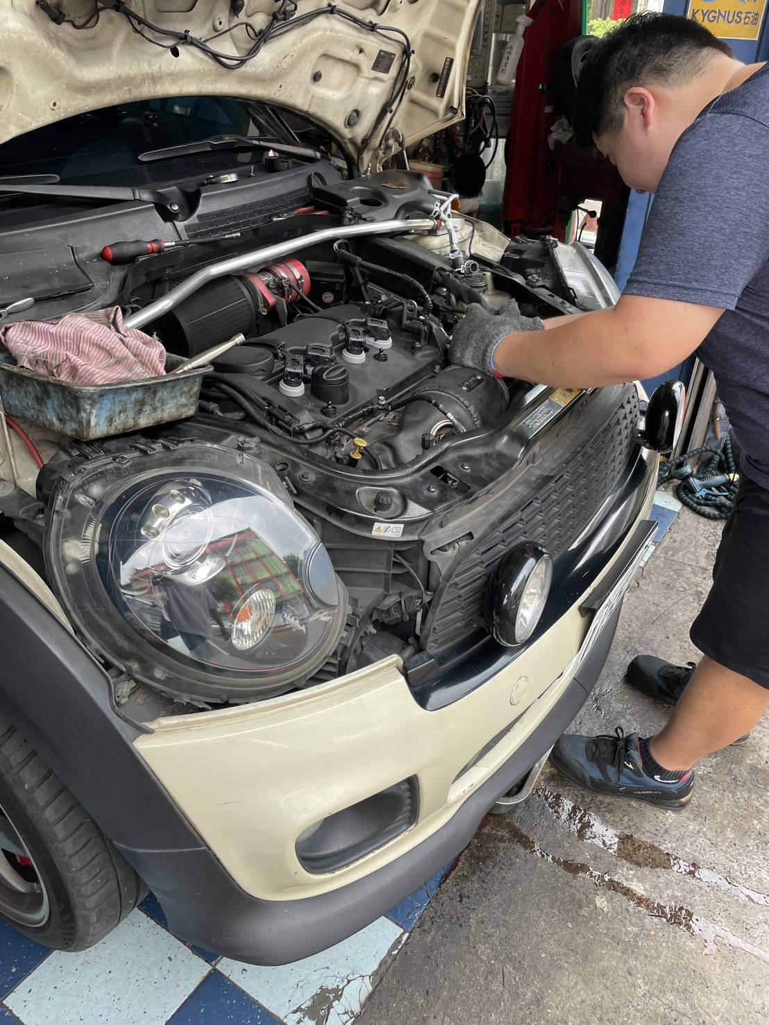 台北MINI貼膜蕭老闆的MINI車更換DLE 5W-60 PRO++機油